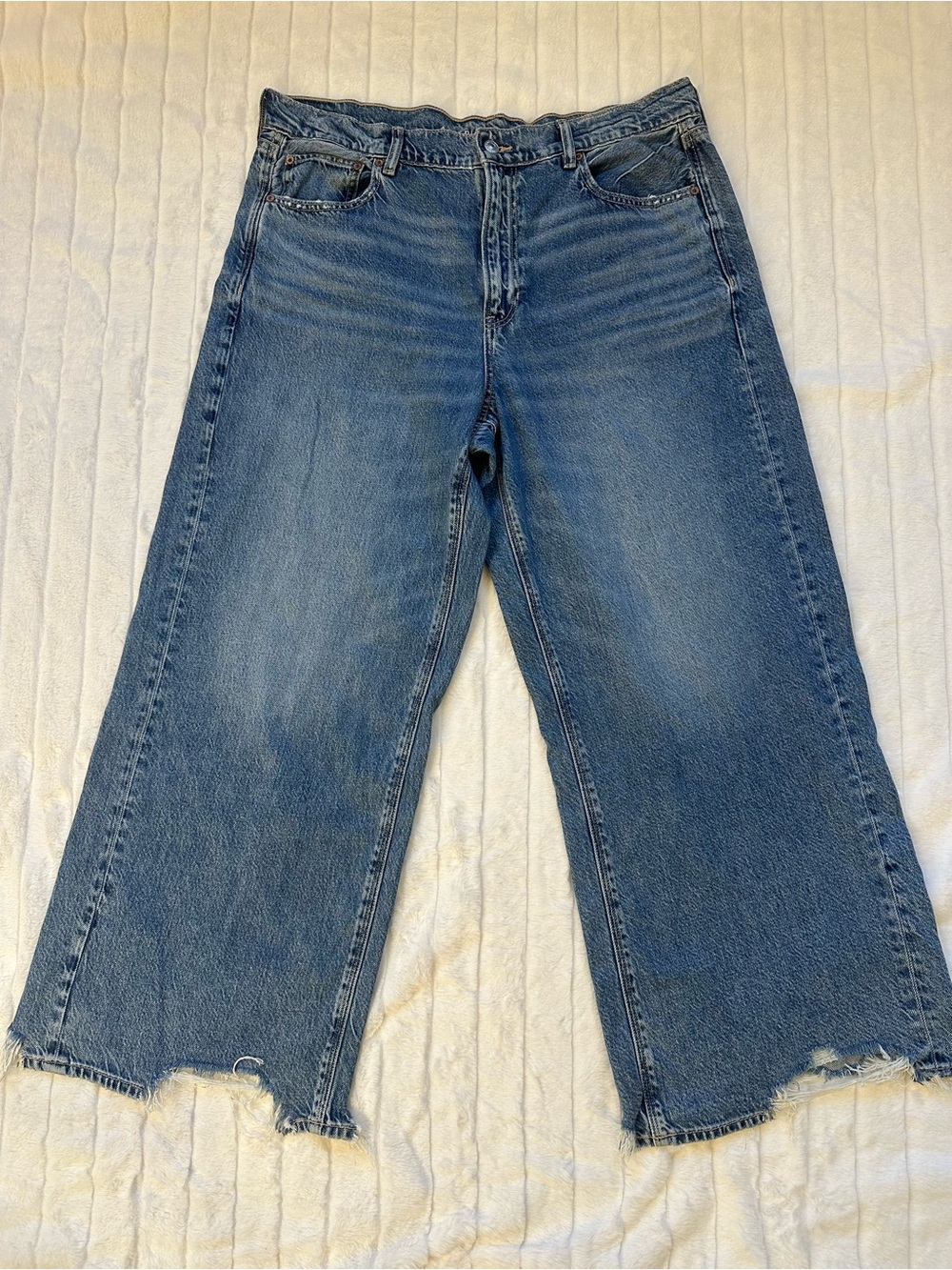 American Eagle Outfitters Super High Rise Baggy Leg Jeans in Denim Blue 16 Short